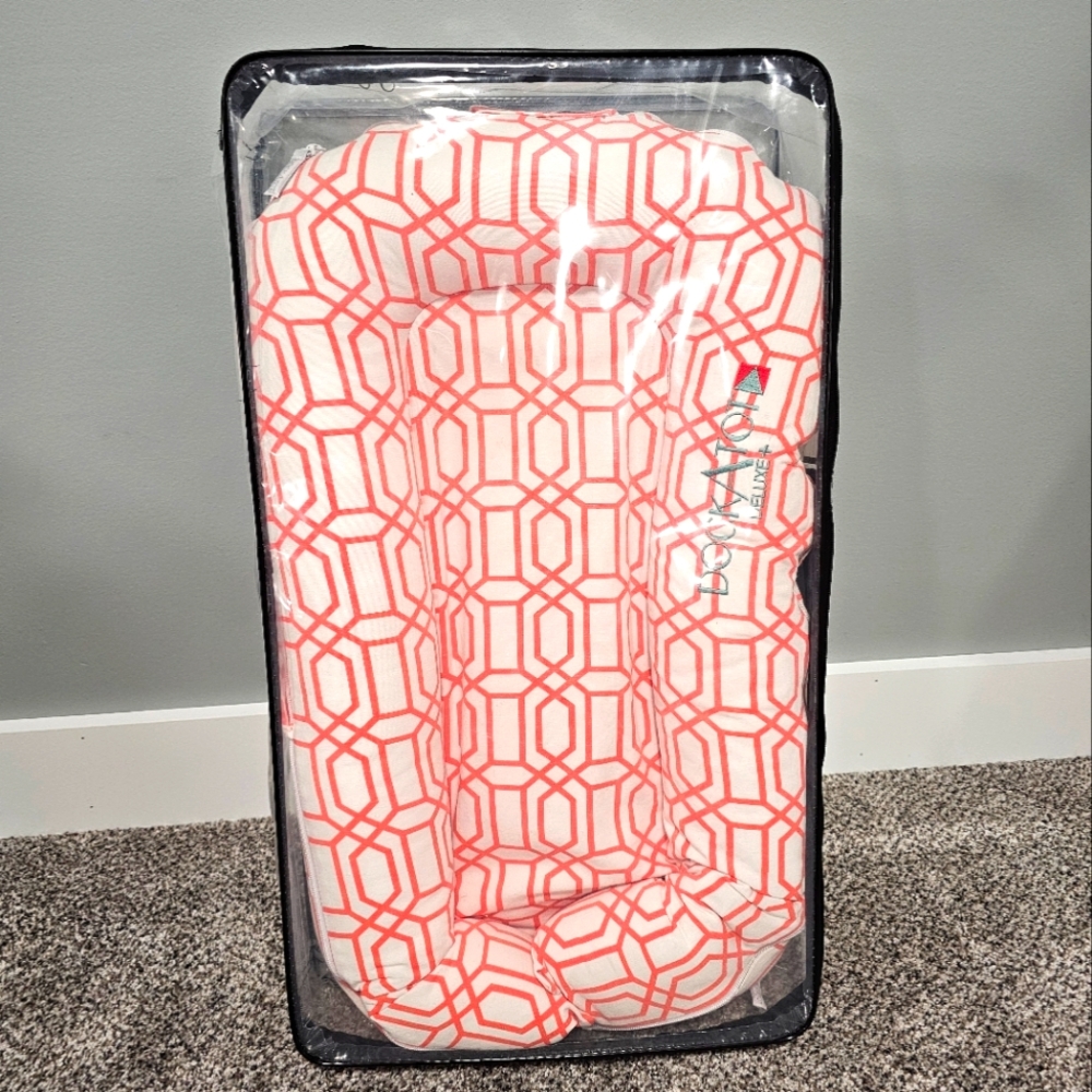 Dock-a-Tot Deluxe+ dock in Coral Trellis Orange baby 0-8 months in EUC